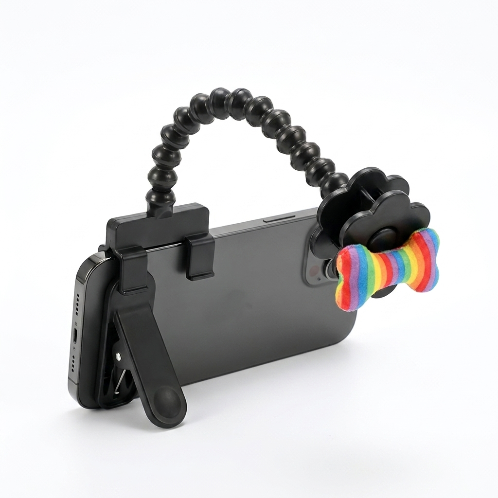 Snap Dog Photo Clip in black on a smartphone with a toy by the lens