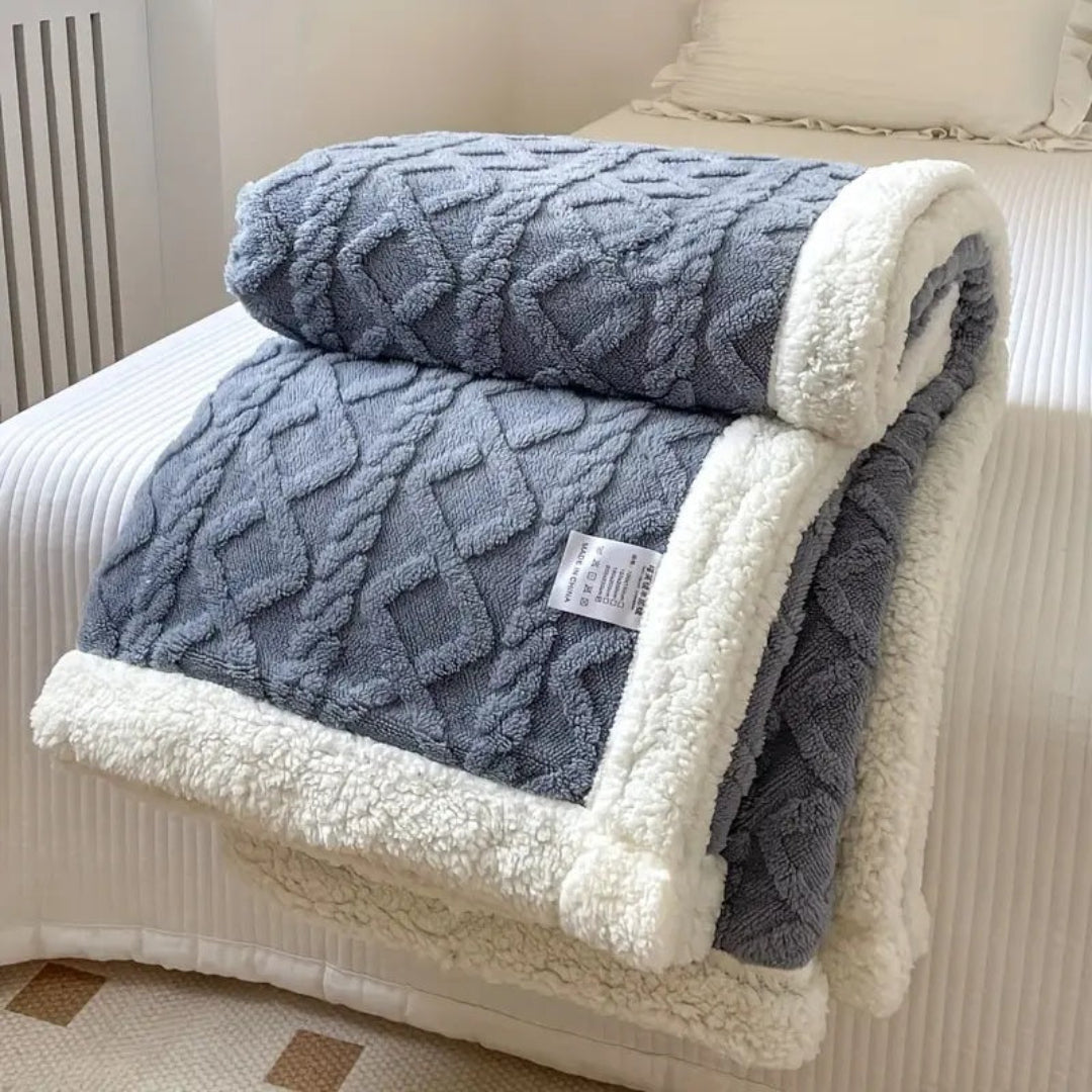 Sunday Reversible Sherpa Throw – Blue Berry
