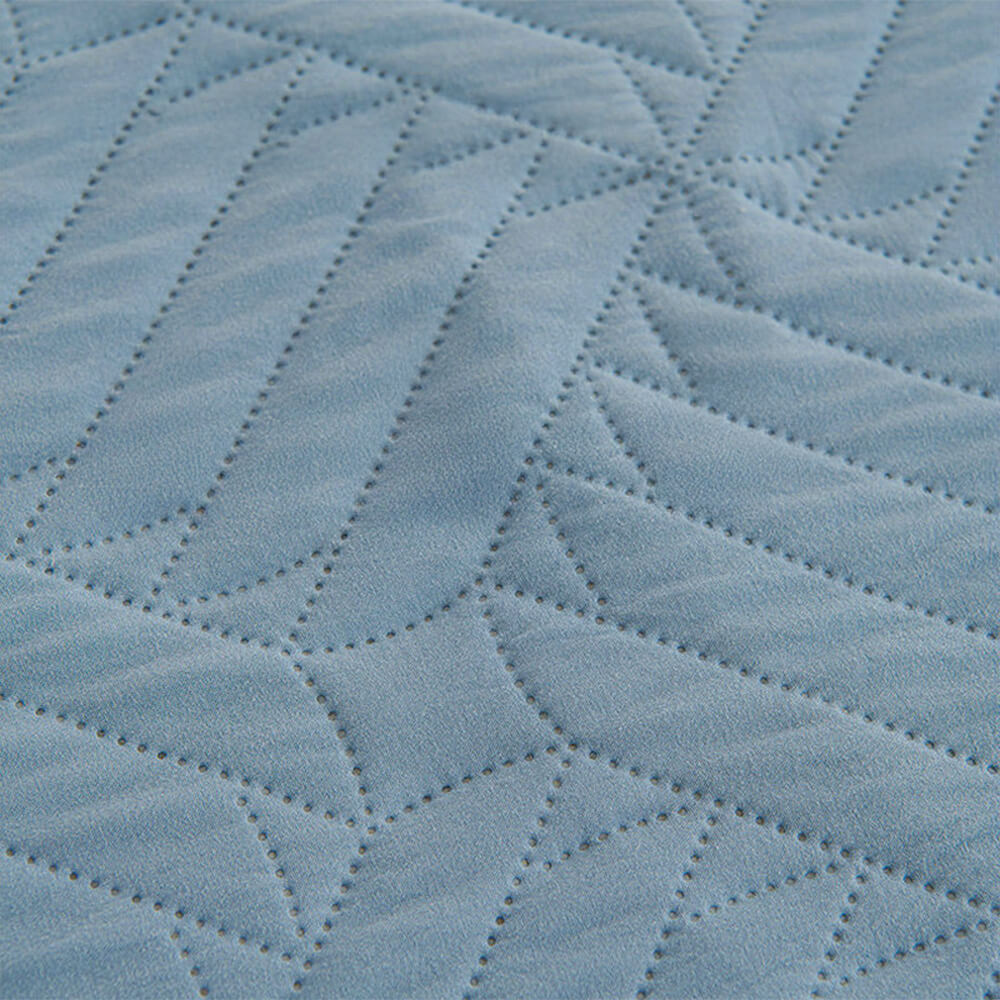 Shield waterproof dog blanket quilted texture detail